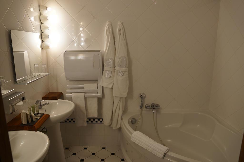 Demeures Et Chateau De La Caze Hotel 4*